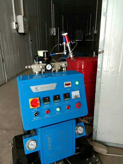 Q2600聚氨酯冷庫(kù)保溫噴涂機(jī)